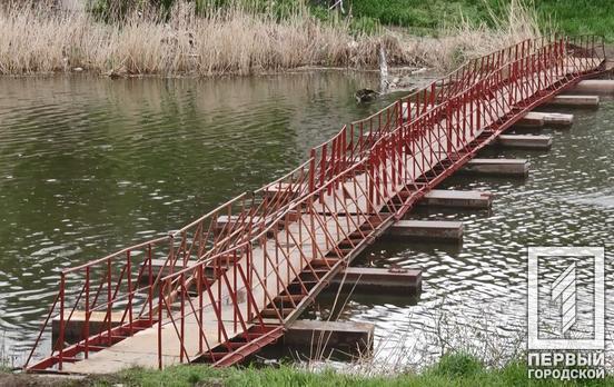 У Кривому Розі відновлюють понтонні мости, котрі знесло течією річки після ракетного удару минулого року