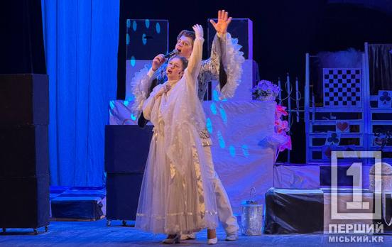 Повітря сповнене тепла, радості й дитячих усмішок: юні криворіжці поринули у Країну Чудес у театрі Шевченка