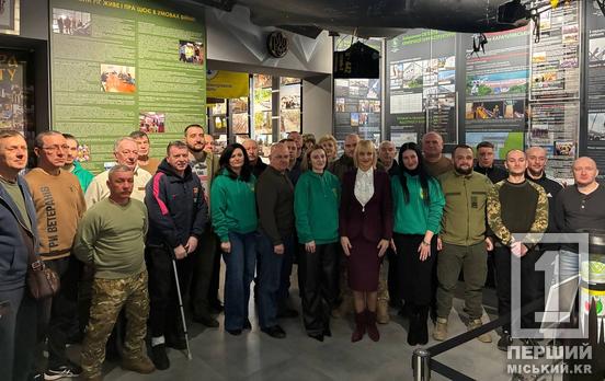 Досвід, що рятує життя: у Кривому Розі ветеранів залучають до протимінної просвіти