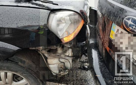 Дісталося тільки залізним: на Victory Plaza не поділили дорогу Hyundai та Subaru