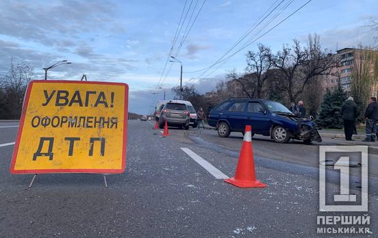 Серйозні механічні пошкодження від удару: на Дніпровському шосе зіштовхнулися Skoda і Hyundai