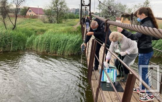 Экологи Кривого Рога отобрали пробы воды из реки Саксагань в Терновском районе