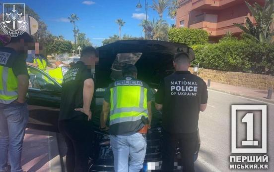 Їх цікавили авто виключно преміум-класу за кордоном: на Дніпропетровщині пройшли обшуки по справі транспортних крадіїв