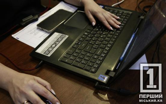 Не дайте шахраям скористатися вашим болем: як родинам військовополонених і зниклих безвісти захистити себе