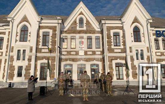 Бетон не витримав, а воїни стояли, звитягою дивуючи весь світ: у Кривому Розі вшанували пам'ять захисників Донецького аеропорту