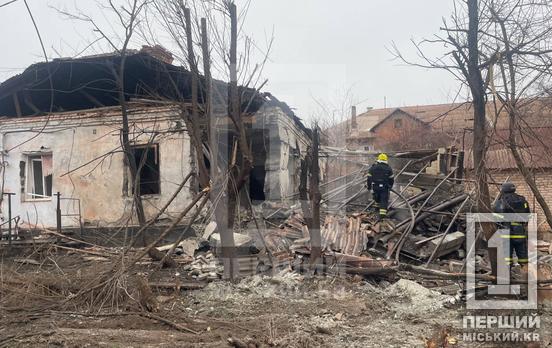 Окупанти продовжують тероризувати цивільних:  у Кривому Розі дрон поцілив у приватний будинок, поранено жінку