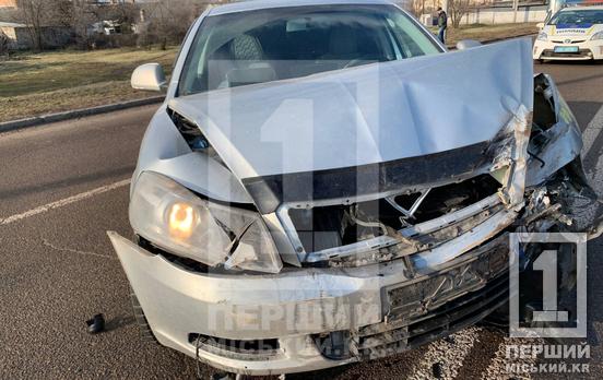 Не розминулися: у Кривому Розі Skoda «протаранила» тролейбус