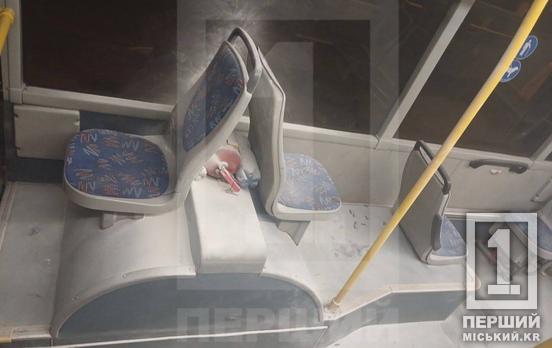 Влаштували хаос і втекли: на «Універмазі» підлітки зірвали рейс тролейбуса