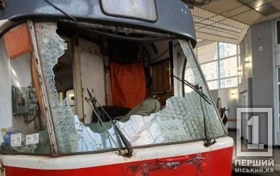 У водійки порізи на тілі: на Електрозаводській у лобове скло швидкісного прилетів камінь