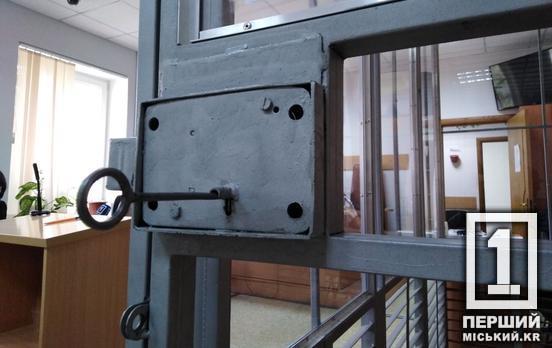 Знайшов на землі та привіз додому: у Кривому Розі засудили робітника за гранату та перероблений пістолет