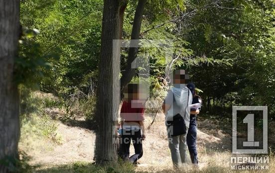 У парку Мершавцева знайшли повішеною жінку: поліція встановила особу загиблої