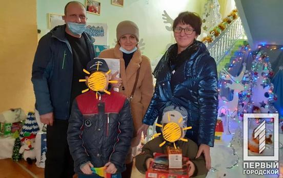 Нещодавно троє маленьких мешканців Кривого Рогу, позбавлені батьківського піклування, отримали нові люблячі родини