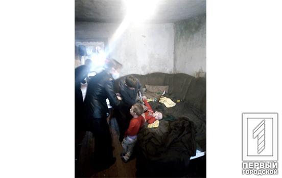 В Кривом Роге правоохранители изъяли из семьи четверых детей, которых оставили одних в холодном доме и без еды