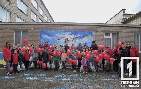 Особливий подарунок для особливих друзів: ІнГЗК привітав з ювілеєм «Перлину»