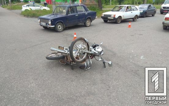Не уступил дорогу: в Кривом Роге в аварии пострадала пассажирка мопеда