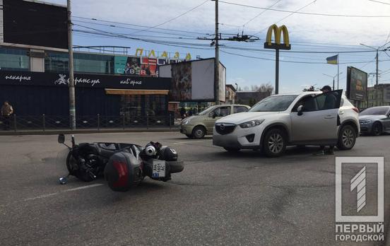 В Кривом Роге на 95 квартале под колеса легковушки попал мотоциклист