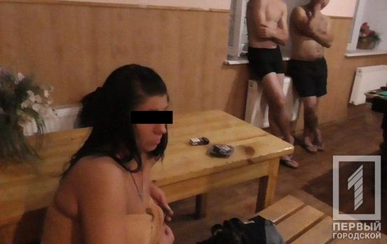 «Клубничка в бане»: в Кривом Роге провели обыски в борделе