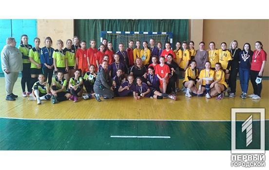 Во всеукраинском турнире по гандболу спортсменки из Кривого Рога заняли первое место