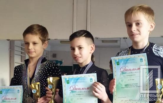 Спортивный Кривой Рог: юные фигуристы заняли призовые места на всеукраинских соревнованиях