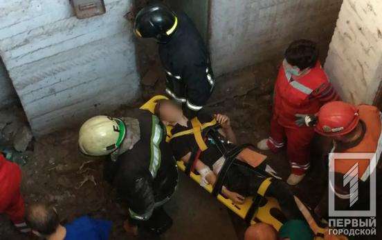 Упал в подвал заброшенной шахты: в Кривом Роге чрезвычайники спасли подростка