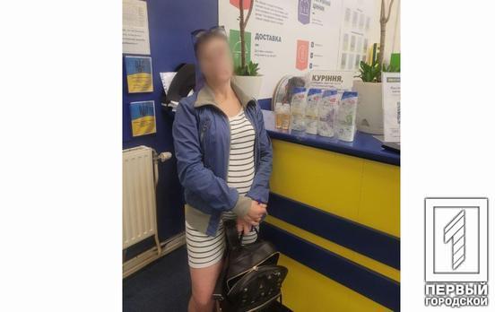 Полицейские Кривого Рога задержали женщину, пытавшуюся украсть из гипермаркета шампуни и масло для волос