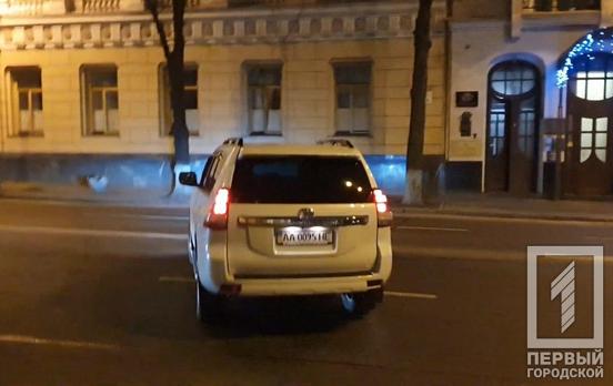 Нардеп из Кривого Рога Юрий Корявченков нарушил правила дорожного движения прямо возле здания Парламента