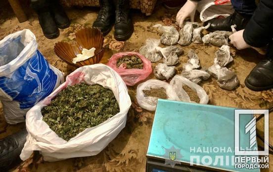 Наркотиков на миллион гривен: правоохранители в Кривом Роге задержали преступную группу, которая распространяла каннабис