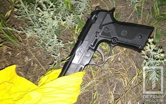 Разделся, чтобы спрятать: у полуобнаженного мужчины в Кривом Роге нашли пистолет