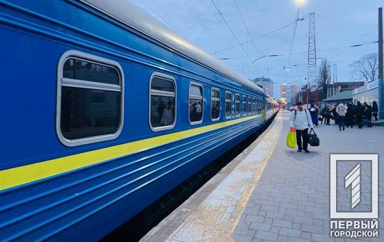 Пассажиры «Укрзалізниці», которые следуют в Киев, должны оставаться на вокзалах до завершения комендантского часа в столице