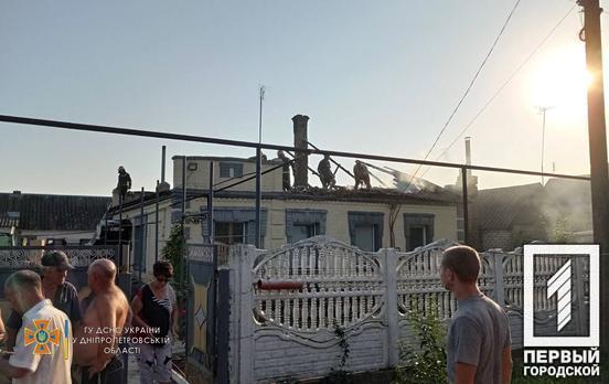 Пепелище на 100 квадратных метров: в Криворожском районе сгорела крыша дома