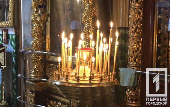 «Оставайтесь и молитесь дома»: Православная церковь Украины организовала приём записок за здравие и упокой в режиме онлайн