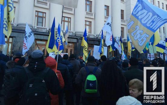 «Не душите ФЛП»: предприниматели Кривого Рога поучаствовали в акции протеста под стенами Офиса Президента в столице
