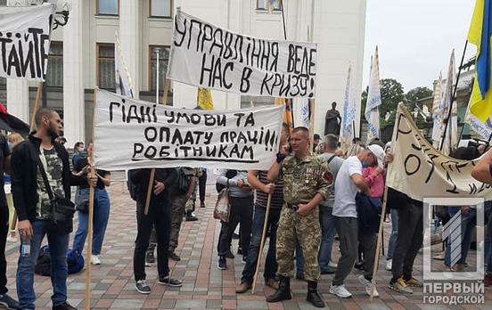 Шахтёры из Кривого Рога, которые митинговали в столице, записали видеообращение к Президенту и пообещали начать бессрочную акцию под стенами Рады