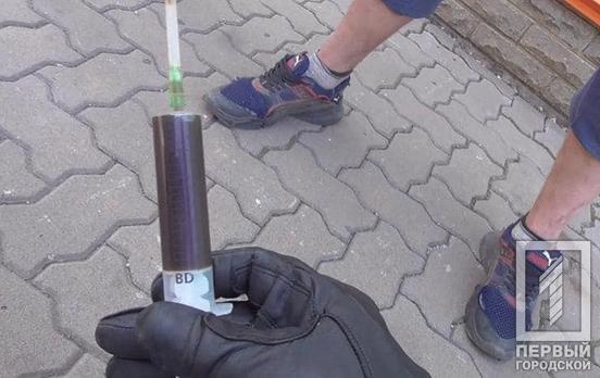 В Кривом Роге полицейские изъяли у местного жителя шприц с опием