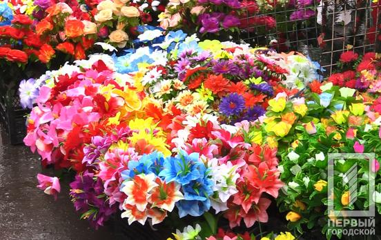 Пластиковые или живые: чем вредят искусственные цветы и как криворожане могут заменить их на поминальные дни
