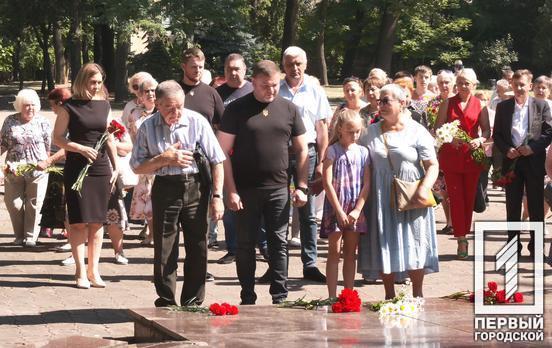 «Эти люди шли тяжелыми тропами войны»: в Кривом Роге почтили память жертв Второй мировой