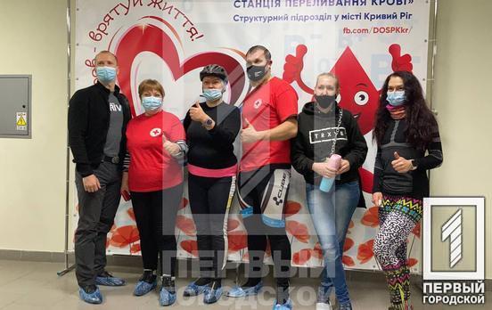 Волонтери Червоного Хреста у Кривому Розі долучились до здачі крові у міській станції переливання