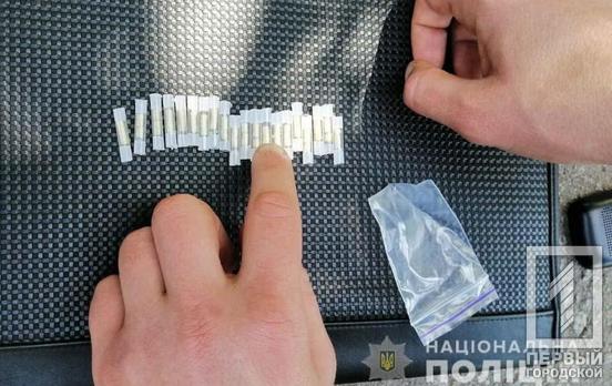 «Мет» и «ширка»: в Кривом Роге полицейские задержали горожан, причастных к продаже наркотиков