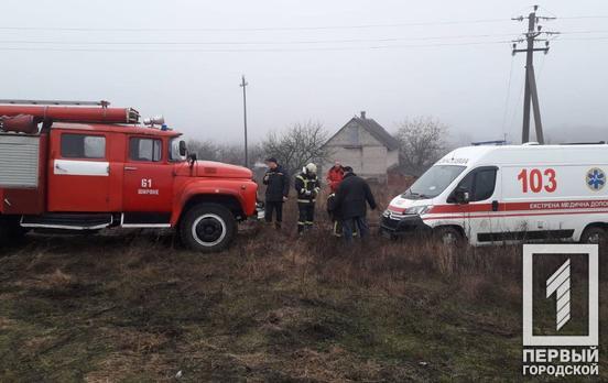 Спасатели Кривого Рога освободили карету скорой помощи, которая застряла в грязи