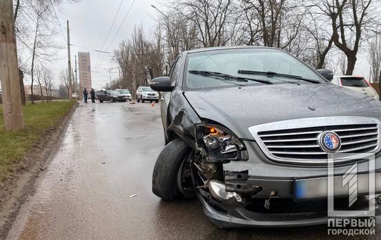 В Кривом Роге столкнулись два автомобиля Geely: пострадал один из водителей
