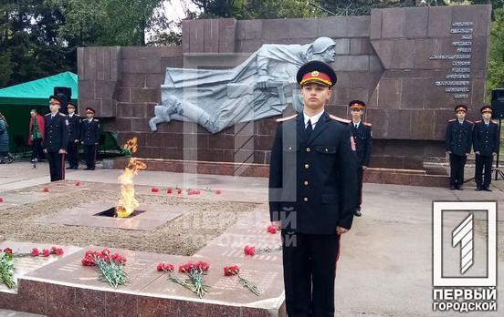 В Кривом Роге по случаю Дня партизанской славы возложили цветы к братским могилам