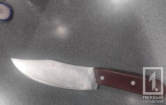 В Кривом Роге задержали мужчину, который угрожал ножом посетителям супермаркета