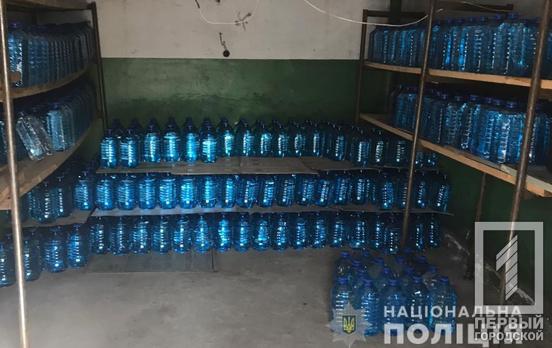 Три тонны спирта: в Кривом Роге задержали изготовителя фальсифицированного алкоголя