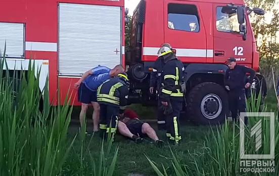 В Кривом Роге спасатели вытащили из воды 63-летнего мужчину