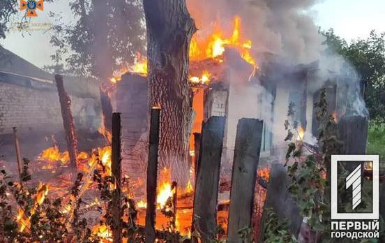 Огонь стремительно распространялся: в Кривом Роге 9 спасателей тушили пожар на улице Мордовской