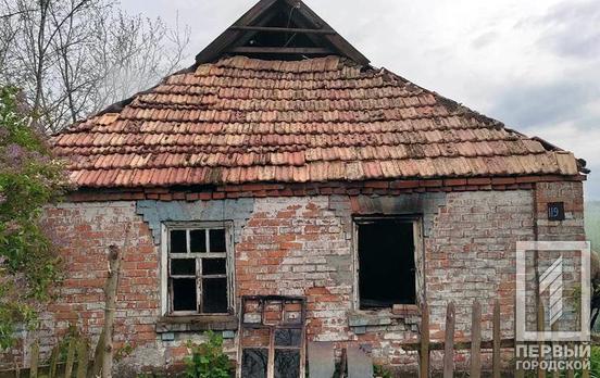 Недалеко от Кривого Рога пенсионерка получила ожоги во время пожара в доме
