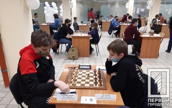Два школьника из Кривого Рога вошли в десятку лучших игроков Украины по классическим шахматам