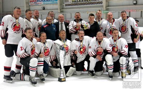 Любительская хоккейная команда из Кривого Рога «Криворожские ястребы» победила на чемпионате Днепропетровской области