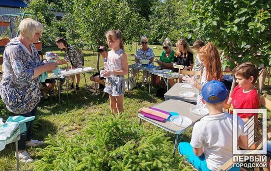 Маленькие жители Кривого Рога собрали урожай с «Городского огорода» в парке Мершавцева