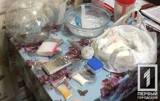 В Кривом Роге полиция задержала членов наркогруппировки, которые ежемесячно сбывали почти две тысячи доз метамфетамина